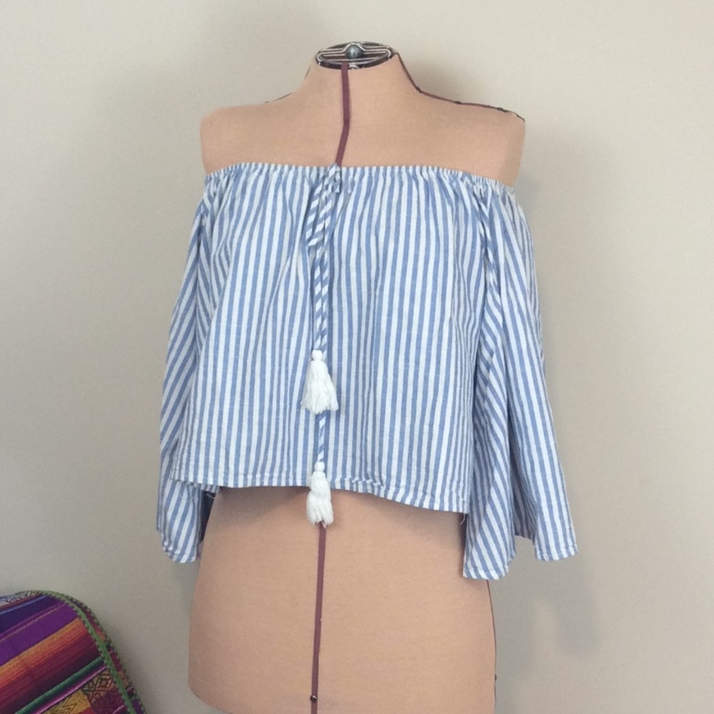 Kieu’s off-the-shoulder crop top